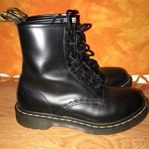 Dr martens combat boots